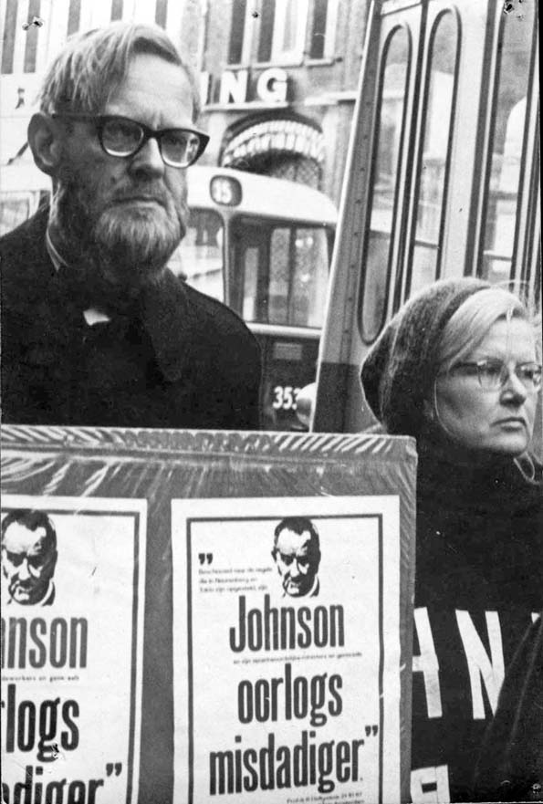 Deelname door Lia en Otto Boetes aan een protestactie (in 1968) tegen de Vietnam-oorlogspolitiek van President Johnson (VS). 